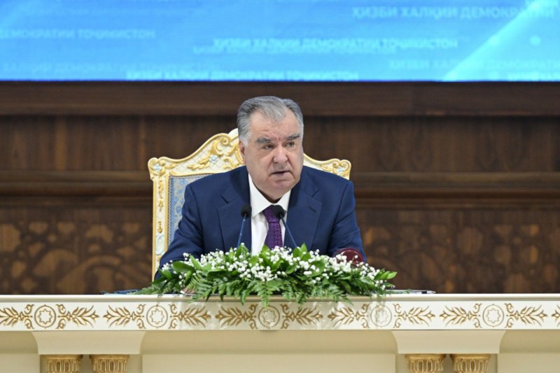 Лидер нации Эмомали Рахмон принял участие на расширенном заседании Центрального Исполнительного комитета Народной Демократической партии Таджикистана