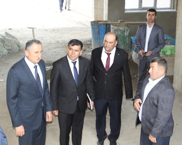 ДАВЛАТАЛИ САИД ОЗНАКОМИЛСЯ СО СТРОИТЕЛЬНЫМИ РАБОТАМИ В ОБЩЕОБРАЗОВАТЕЛЬНОЙ ШКОЛЕ№ 23