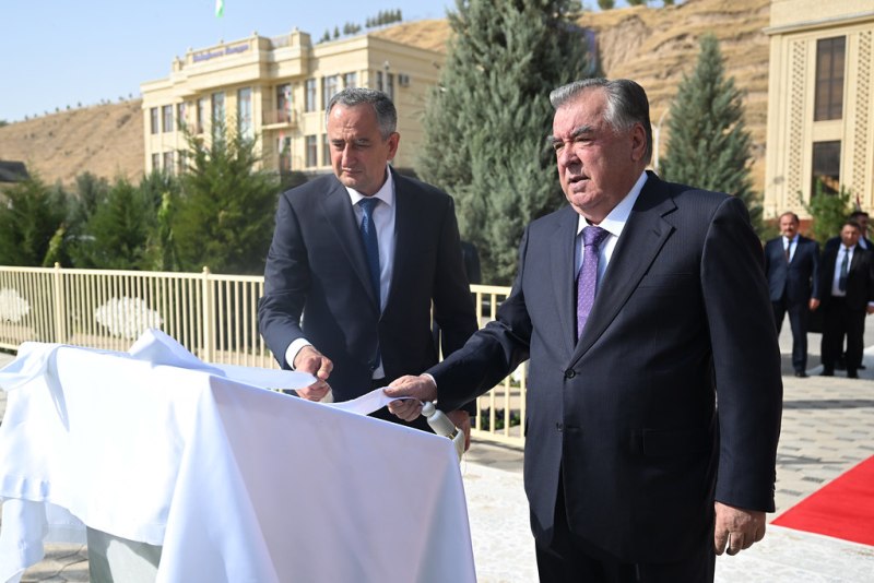 Открытие площади Государственного флага в селе Кангурт района Темурмалик