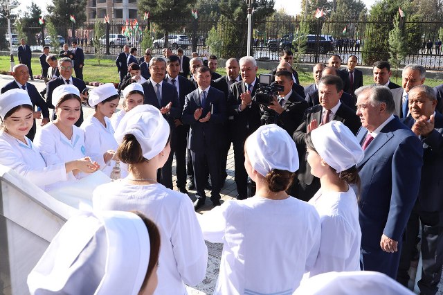 Открытие двух новых учебных корпусов Хатлонского государственного медицинского университета в Дангаринском районе и презентация проекта генерального плана Дангаринского района и двух жилых домов для учителей