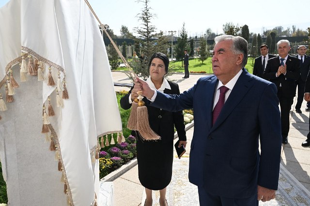 Открытие среднего общеобразовательного учреждения № 1 в Дангаринском районе