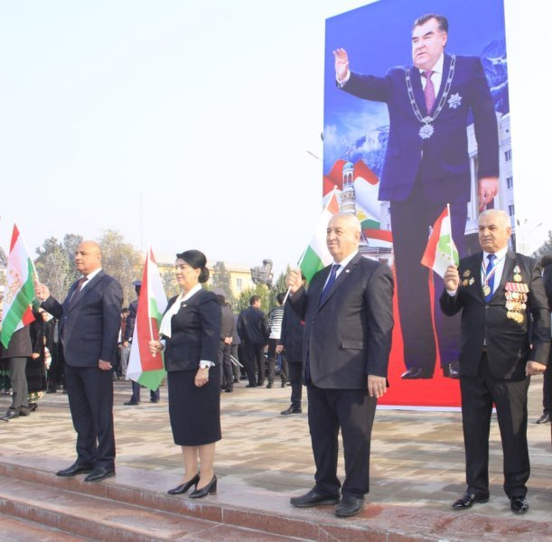 ГОРДО ВЗВЕВАЙСЯ ФЛАГ ТАДЖИКИСТАНА !!!