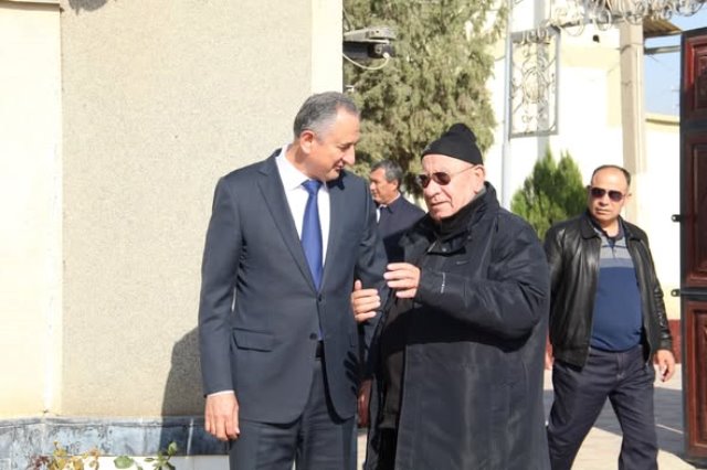 ДАВЛАТАЛИ САИД НАВЕСТИЛ ВЕТЕРАНА ТРУДА КУРБОНА МИРЗОАЛИЕВА